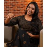 Nikhila Sankar Instagram - Karu Karu vizhigalal 💜🖤 PC: @wolf_alone27 . . . . . . . . . . #jyothika #sarath #pachaikilimuthucharam #karu #black #love #karuppu #trending #thalapathy🔥