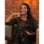 Nikhila Sankar Instagram - Karu Karu vizhigalal 💜🖤 PC: @wolf_alone27 . . . . . . . . . . #jyothika #sarath #pachaikilimuthucharam #karu #black #love #karuppu #trending #thalapathy🔥