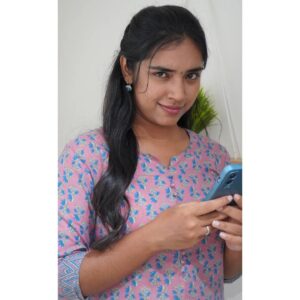 Nikhila Sankar Instagram - Recent addiction 💜🖤
My besht fraannd's song @samyukthaviswanathan
