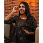 Nikhila Sankar Instagram – Karu Karu vizhigalal 💜🖤

PC: @wolf_alone27
.
.
.
.
.
.
.
.
.
.
#jyothika #sarath #pachaikilimuthucharam #karu #black #love #karuppu #trending #thalapathy🔥