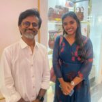 Nikhila Sankar Instagram - Meeting him today was a blessing 💯💜 @a.r.murugadoss When I went and spoke to him today, it was both a shocking and surprising experience. He said "Unga name edho "N" la dane start aagum. Haan Nikhila. I have seen a lot of your works before and you are a very natural actor. I loved your work in "Vaa sellalam Parandhu" (first short film of mine)". I was shell shocked! This really made my day! Thank you so much sir for being kind and encouraging. Hope to work with you very soon! Thanks once again! @a.r.murugadoss #Lover #armurugadoss #blessings #thupakki #kathi #darbar #7amarivu #ghajini
