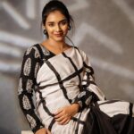 Nikhila Sankar Instagram - Black & White 🤍 PC: @jaihindh_photography MUA: @shami_s_makeover Outfit: @ohsenorita_clothing