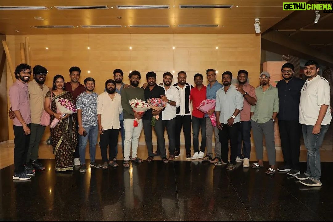 Nikhila Sankar Instagram - Lover's day spent well with #lover team! So happy to be a part of this! Thank you so muchπππ @millionoffl @mrpentertainments @mageshraj @yuvraj_ganesan @manikabali87 @kanna__ravi @hachu.k @rinibot @srigouripriya @shreyaas_krishna @benunantha