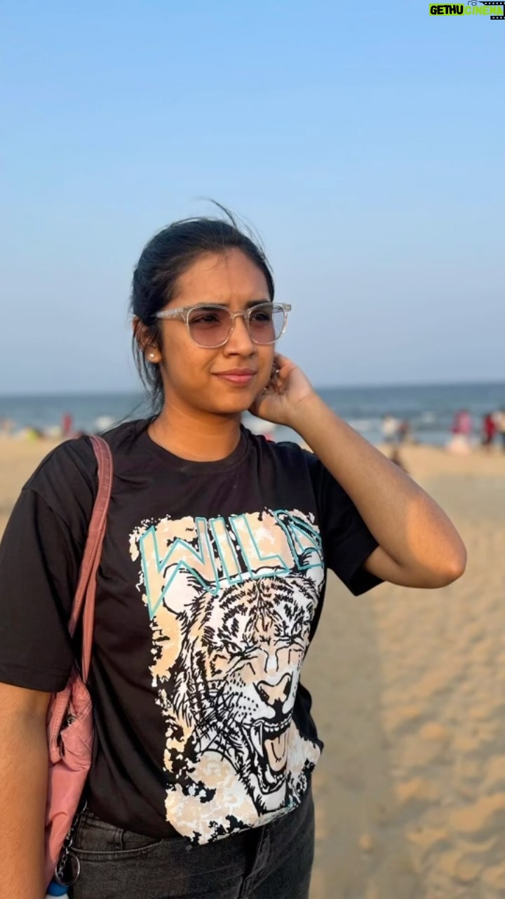 Nikhila Sankar Instagram - Day spent well at the beach 💜💜 Last picture is my personal favourite 🤩🌊 . . . . . . . . #beach #black #style #water #sea #kadal