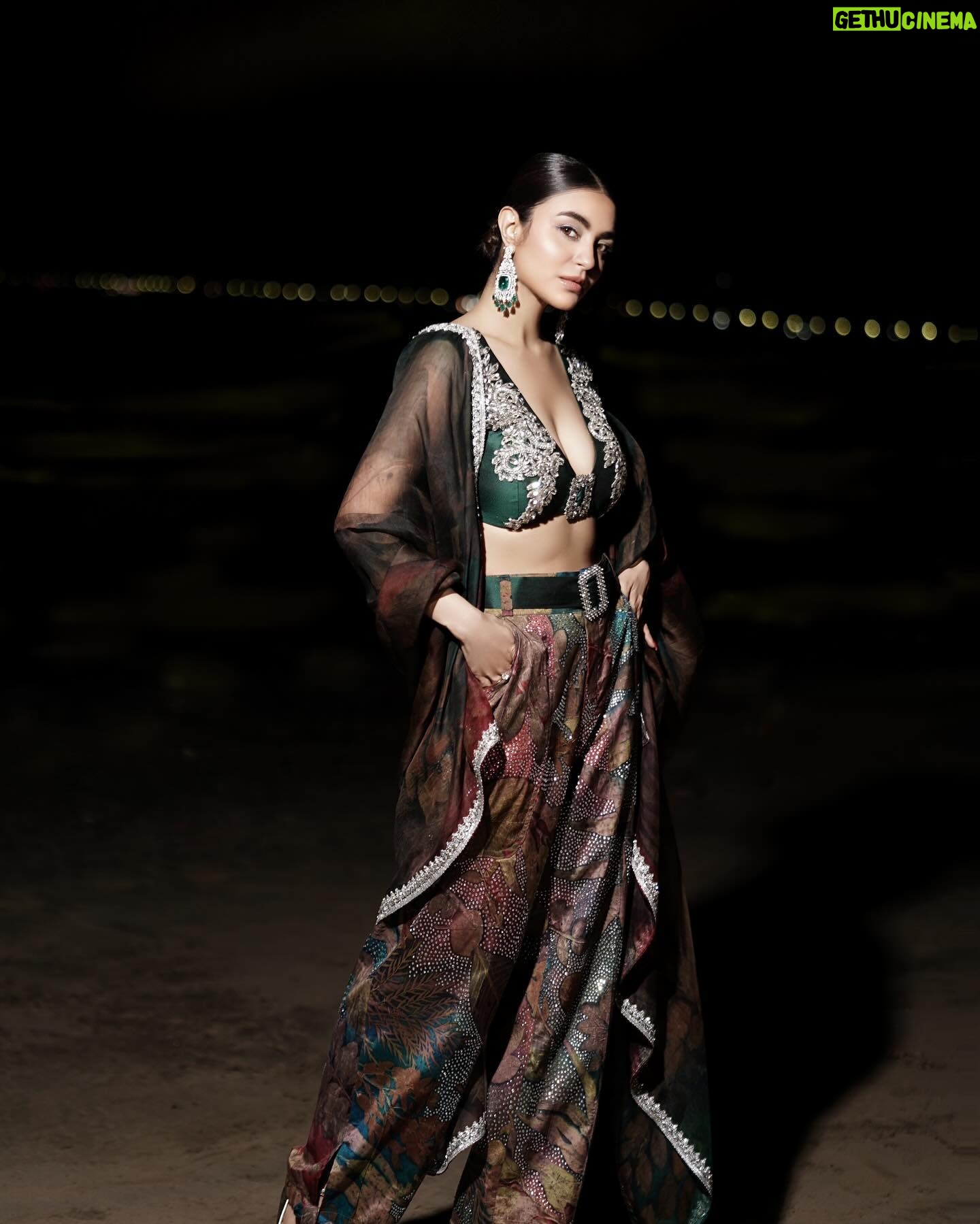 Nikkesha Rangwala Instagram - Don’t wait until you’ve reached your goal to be proud of yourself. Be proud of every single step you take to reach that goal. Outfit @suwanneebysam Photography @kapil_parmar0751 Hair @sunny_hairr Makeup @kavitaparmar_makeup_hair Jewelry @silverplazaoriginal Special thanks to my girls @remeemusic @swaness #fashiongram #indowesternstyle #indianwear #poser
