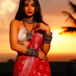 Nikkesha Rangwala Instagram - I’d rock a sari daily, if I could. Photography @kapil_parmar0751 Hair @sunny_hairr Makeup @kavitaparmar_makeup_hair Accessories @silverplazaoriginal Sari @raw_mango #desilook #oxsidesedjewellery #sari #desigirl