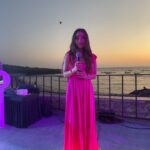 Nikkesha Rangwala Instagram – Cleaning my phone. #thedumpyoudidntknowyouneeded