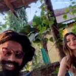 Nikkesha Rangwala Instagram – Cleaning my phone. #thedumpyoudidntknowyouneeded
