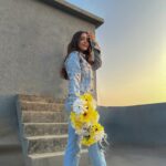 Nikkesha Rangwala Instagram – Thank you God 🌻 ☀️ 🎨 

 
Hair and shot by @azaincoutinho. 

 #summervibes #bikiniseason #magazineaesthetic #demin #sunsetlover #inmyownlane.