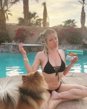 Nikki King Instagram - This is the story of a girl, she ate a burger & had the whole world. ✨ 🍔