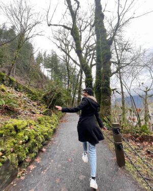 Nikki King Instagram - Finally won a real life game of the Oregon Trail and it sure was beautiful.🍁 🌲