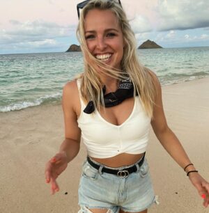 Nikki King Instagram - Just a sandy sea snail missing The Mokes. 🌊 🐌 Where’s your favorite place to travel?