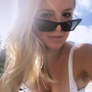 Nikki King Instagram - Got that summertime feeling ☀️