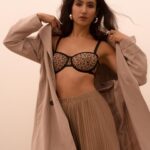 Nikohl Boosheri Instagram - 🪰🤎