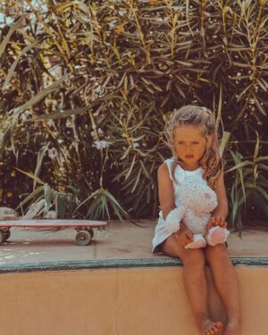 Nikol Moravcová Instagram - UNPOSTED - #Fuerteventura 🏜️
📍@casa_lapaz 

Řešíme zrovna, kam na jarní prázdniny. Karol chce samozřejmě surfovat, ale já bych radši hory. Tatry, Rakousko nebo klidně Krkonoše.

Co byste radši vy?