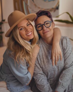 Nikol Moravcová Instagram - Možná to nevíte, ale @stara_moravcova už taky bydlí na Letný. Kousek od nás má tenhle roztomilej byteček s balkónem, takže až půjdete z náměstí směrem na Stromovku tak bacha na tuhle Kelišku...🤭

S vybavením nám tradičně pomohlo @bonamicz a vy teď u nich můžete vyhrát nákup v hodnotě 70.tisíc! 🌟
Stačí sdílet svoje srdcovky na Facebooku 🫶🏼

Bonami totiž slaví 11. narozeniny a působnost už v 11 zemích. 

Jak soutěžit?
1) Registrujte se na bonami.cz (pokud ještě nejste), klikněte na sekci Srdcovky ♥️ a vytvořte si seznam plný oblíbených produktů v hodnotě až 70 000 Kč.

2) Nahoře ve svém seznamu použijte tlačítko Kopírovat a zkopírovanou URL adresu vložte do komentáře pod soutěžním příspěvkem na BONAMI na FB ☝🏼️

Vylosovaný výherce vyhraje nákup v hodnotě svého nasdíleného seznamu a každý soutěžící, který splní pravidla, navíc získá po skončení soutěže 15% slevu na další nákup. 🛍️

Tak držím palce! 

#mojebonami #bonamiyourspace #bonamission