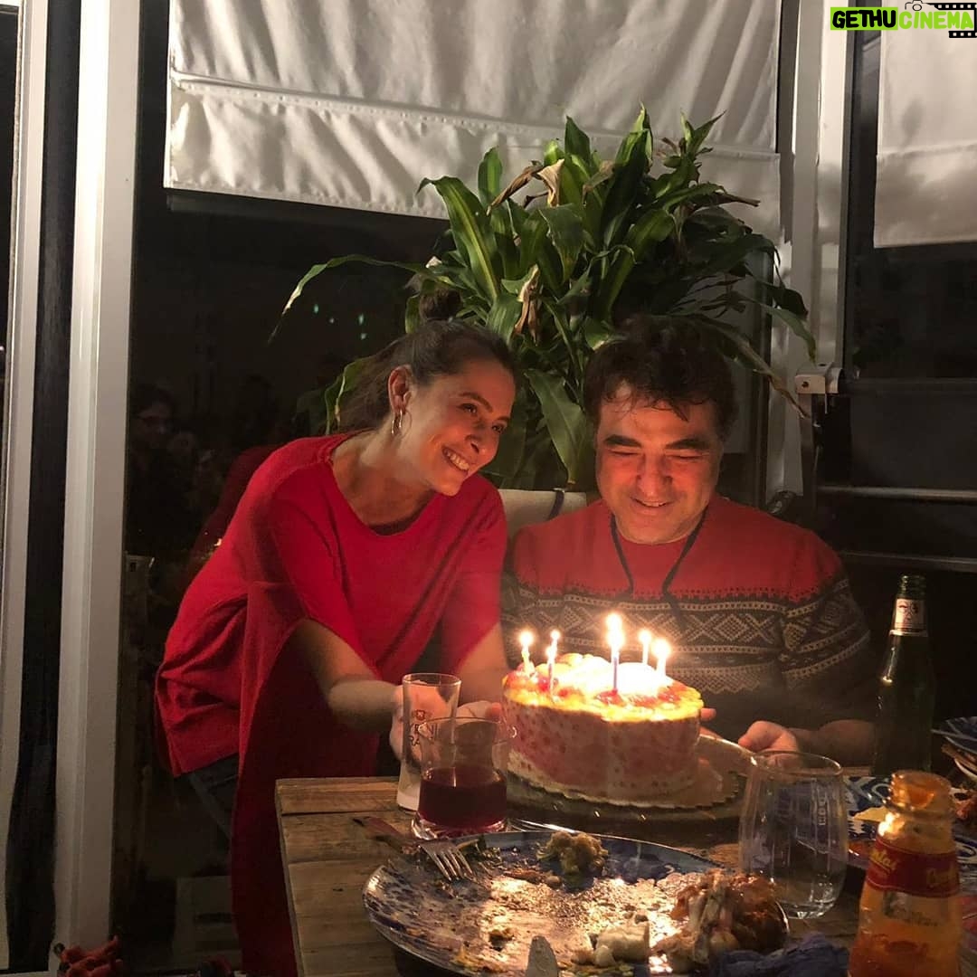 Nil Günal - 14.5K Likes - 4 Aralık ne güzel birgün🙏💗 1969 dan beri 🤣 Aşkım doğmuş. Aliye annem doğurmuş, güzel annem toprağın bol olsun. Oğluşun önce rabbime sonra bana emanet @keremcakiroglu.😘 Bu yılda güzel geçti, çok spontan oldu @rominaozipekci cim iyiki aradın vallahi bizim harekete geçeceğimiz yoktu. Zekeriyaköylüler bir yana son anda aramamiza rağmen taaa uzaklardan gelen ablam ve eniştem iyiki varsınız 🙏💗 iyiki geldiniz 💗 çıstak çıstak 🤣 😘@nurgunalozkor ve @gurelozkor ve kuzenler @fikretgunal @ozgeegunal a... Daha uzun kalacağınız zamanlarımız olsun lütfen 🙏 Hıc konuşamadık 🤷♀️😁 Vee bu guzel geceyi bastan sona hazirlayan çılgın enerjili Can arkadasim dostum ortağim @begumguray a 😍😍 o olmasa olmazdı bu masa bu gece. Hersey ondan 😘😘 gece boyunca bir an bile oturmayan atom fatma @guclu.fatma iyiki varsın😍😍😍 kuzum. Ve etçi başı @cglrguray sen olmasan yine bu gece olmazdi. Ne yiycektük 😱 iyiki varsiniz canlar ... 🤗🤗😍😍 Çılgın semt halkı @medenihayvan @rominaozipekci @osmanevretolga @ali.dogancay @eyyubbelhayyam #erenboz #canandoğançay burası sizinle güzel a dostlar, siz olmasanız bu kışlar nasıl gecer diyorum. Yakin zamanda tekrarıni bekliyorum. Viva Kerem 💃💃💃