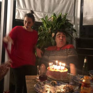 Nil Günal Instagram - 4 Aralık ne güzel birgün🙏💗 1969 dan beri 🤣 Aşkım doğmuş. Aliye annem doğurmuş, güzel annem toprağın bol olsun. Oğluşun önce rabbime sonra bana emanet @keremcakiroglu.😘 Bu yılda güzel geçti, çok spontan oldu @rominaozipekci cim iyiki aradın vallahi bizim harekete geçeceğimiz yoktu. Zekeriyaköylüler bir yana son anda aramamiza rağmen taaa uzaklardan gelen ablam ve eniştem iyiki varsınız 🙏💗 iyiki geldiniz 💗 çıstak çıstak 🤣 😘@nurgunalozkor ve @gurelozkor  ve kuzenler @fikretgunal  @ozgeegunal a... Daha uzun kalacağınız zamanlarımız olsun lütfen 🙏 Hıc konuşamadık 🤷‍♀️😁 Vee bu guzel geceyi bastan sona hazirlayan çılgın enerjili Can arkadasim dostum ortağim @begumguray a 😍😍 o olmasa olmazdı bu masa bu gece. Hersey ondan 😘😘 gece boyunca bir an bile oturmayan atom fatma @guclu.fatma iyiki varsın😍😍😍 kuzum. Ve etçi başı @cglrguray sen olmasan yine bu gece olmazdi. Ne yiycektük 😱 iyiki varsiniz canlar ... 🤗🤗😍😍 Çılgın semt halkı @medenihayvan @rominaozipekci @osmanevretolga @ali.dogancay @eyyubbelhayyam  #erenboz #canandoğançay burası sizinle güzel a dostlar, siz olmasanız bu kışlar nasıl gecer diyorum. Yakin zamanda tekrarıni bekliyorum.  Viva Kerem 💃💃💃
