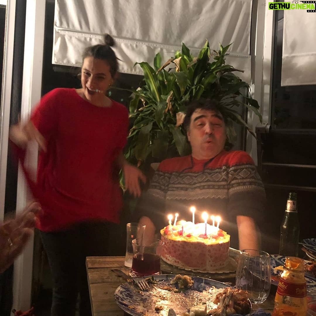Nil Günal - 14.5K Likes - 4 Aralık ne güzel birgün🙏💗 1969 dan beri 🤣 Aşkım doğmuş. Aliye annem doğurmuş, güzel annem toprağın bol olsun. Oğluşun önce rabbime sonra bana emanet @keremcakiroglu.😘 Bu yılda güzel geçti, çok spontan oldu @rominaozipekci cim iyiki aradın vallahi bizim harekete geçeceğimiz yoktu. Zekeriyaköylüler bir yana son anda aramamiza rağmen taaa uzaklardan gelen ablam ve eniştem iyiki varsınız 🙏💗 iyiki geldiniz 💗 çıstak çıstak 🤣 😘@nurgunalozkor ve @gurelozkor ve kuzenler @fikretgunal @ozgeegunal a... Daha uzun kalacağınız zamanlarımız olsun lütfen 🙏 Hıc konuşamadık 🤷♀️😁 Vee bu guzel geceyi bastan sona hazirlayan çılgın enerjili Can arkadasim dostum ortağim @begumguray a 😍😍 o olmasa olmazdı bu masa bu gece. Hersey ondan 😘😘 gece boyunca bir an bile oturmayan atom fatma @guclu.fatma iyiki varsın😍😍😍 kuzum. Ve etçi başı @cglrguray sen olmasan yine bu gece olmazdi. Ne yiycektük 😱 iyiki varsiniz canlar ... 🤗🤗😍😍 Çılgın semt halkı @medenihayvan @rominaozipekci @osmanevretolga @ali.dogancay @eyyubbelhayyam #erenboz #canandoğançay burası sizinle güzel a dostlar, siz olmasanız bu kışlar nasıl gecer diyorum. Yakin zamanda tekrarıni bekliyorum. Viva Kerem 💃💃💃