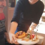 Nil Günal Instagram - 4 Aralık ne güzel birgün🙏💗 1969 dan beri 🤣 Aşkım doğmuş. Aliye annem doğurmuş, güzel annem toprağın bol olsun. Oğluşun önce rabbime sonra bana emanet @keremcakiroglu.😘 Bu yılda güzel geçti, çok spontan oldu @rominaozipekci cim iyiki aradın vallahi bizim harekete geçeceğimiz yoktu. Zekeriyaköylüler bir yana son anda aramamiza rağmen taaa uzaklardan gelen ablam ve eniştem iyiki varsınız 🙏💗 iyiki geldiniz 💗 çıstak çıstak 🤣 😘@nurgunalozkor ve @gurelozkor ve kuzenler @fikretgunal @ozgeegunal a... Daha uzun kalacağınız zamanlarımız olsun lütfen 🙏 Hıc konuşamadık 🤷‍♀️😁 Vee bu guzel geceyi bastan sona hazirlayan çılgın enerjili Can arkadasim dostum ortağim @begumguray a 😍😍 o olmasa olmazdı bu masa bu gece. Hersey ondan 😘😘 gece boyunca bir an bile oturmayan atom fatma @guclu.fatma iyiki varsın😍😍😍 kuzum. Ve etçi başı @cglrguray sen olmasan yine bu gece olmazdi. Ne yiycektük 😱 iyiki varsiniz canlar ... 🤗🤗😍😍 Çılgın semt halkı @medenihayvan @rominaozipekci @osmanevretolga @ali.dogancay @eyyubbelhayyam #erenboz #canandoğançay burası sizinle güzel a dostlar, siz olmasanız bu kışlar nasıl gecer diyorum. Yakin zamanda tekrarıni bekliyorum. Viva Kerem 💃💃💃
