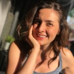 Nil Günal Instagram – Ülkemiz için, hepimiz için mutlu bayramlar 🍭🍬🍫 Sevdiklerimizle, gönlümüzce, doyasıya, neşe dolu bayramlar geçirmemiz dileğiyle… Tüm hayatımız bayramlar gibi olsun inşallah 😊🙏