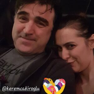 Nil Günal Instagram - Ülkemiz için, hepimiz için mutlu bayramlar 🍭🍬🍫 Sevdiklerimizle, gönlümüzce, doyasıya, neşe dolu bayramlar geçirmemiz dileğiyle... Tüm hayatımız bayramlar gibi olsun inşallah 😊🙏