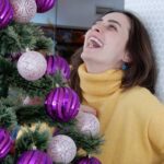 Nil Günal Instagram – Kendimizi şaşırttığımız dopdolu, sıcacık, renkli, capcanlı bir yıl olsun 🙏🎊 Herkese sağlık, sevgi, hoşgörü, iç huzur, başarı dilerim🙏 Sevdiklerimiz yanımızda ve sağlıklı olsunlar yeter. 🙏 En büyük zenginlik bu bence 💕 Rabbimin yarattığı her canlı özel ve önemlidir. Onları sevmemiz ve korumamız gerekir, umarım bunu hatırladığımız bir yıl olur. Tabiikiiiii bir ömür boyu SANAT. Sanatsız yaşamayalım 🙏🙏💕💕🙋🎆🎊🎇🎉 Sevgiler.. MUTLU  YILLARRRRR 🔔 🔔 🔔 🎊🎇🎉🎆🎇🎉🎊🎆🙋🙋