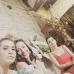 Nil Günal Instagram - Öylesine ... Ansızın... @ilaydaildir @mericaral