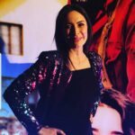 Nil Günal Instagram – Sevgi, paylaşmak, aile, bir olmak, dostluk, anlayış, özlem… ne ararsan var #balkaymak ta. Pırıl pırıl bir geceydi benim için. Ve arkadaşlarım harika oynadılar @melissayildirimer @filizah @yunusluemre 👏👏💪🎈🎉🎈🎉💗💗 Bir yanıyla naif bir yanıyla müthiş sicak ve eglenceli hikayeyi yazan ve yöneten Onur Tan harikasın. Ve Ömer Tan 👌👏 bir harikaydi 💗😊 Ceket @yaseminpekkan.official 🙏👌 çok teşekkürler ve tabiiki  @difashionbranding 👌🙏🎈🎉👗💝 harikasınız @ilaydaildir @alicanokumus