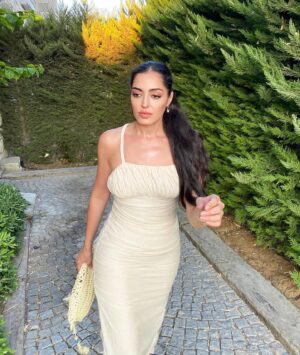 Nila Fırat Instagram - Hoş geldin Eylül ama ben hâlâ Yaz’dayım.. 🍂