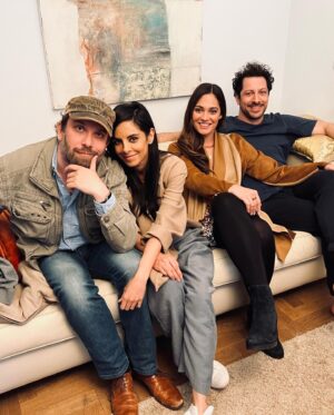 Nilam Farooq Instagram - Die neue und letzte Staffel JERKS mit den Wahnsinnigen ist raus. Ich durfte auch ein bisschen mit wahnsinnig sein. Habt ihr schon reingeschaut? 🤪