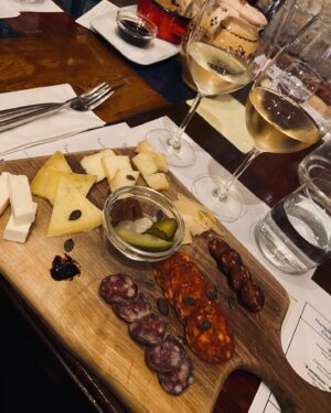 Nilam Farooq Instagram - Budapest dump. 1 szimpla kert 2 danube night cruise 3 market hall freak 4 hungarian specialities 5 thriftstoreing 6 kürtöskalács workshop 7 airbnb gone wrong 8 miles in budapest 9 best wine tasting 10 beer spa