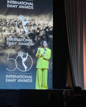 Nilam Farooq Instagram - nyc dump🗽50. International Emmy Awards, habe sogar eine Laudatio gehalten. Ereignisreiche Tage, nach sieben Jahren zurück in New York (bin damals ausgewandert), irgendwie auch sehr emotional. Heute bin ich viel glücklicher und es ist so viel Gutes passiert. Danke an @filmedienrw für die Einladung.