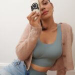 Nilam Farooq Instagram - anzeige Das war wirklich etwas sehr Besonderes für mich. Kampagnenshooting mit @triumphlingerie zur Flex Smart Reihe. Das ganze war sehr passend zum Motto #itspersonal und ich hab mich wirklich wohl gefuehlt. Liebe den Stoff und die Farben! Würdet ihr Unterwaesche auch im Alltag so kombiniert tragen? #flexsmart #triumphlingerie