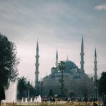 Nilam Farooq Instagram - Anzeige | Verdiente Auszeit von einfach allem in 3, 2, 1 - mit magischem Tagestrip nach Istanbul und always first choice @turkishairlines - final destination: Kapstadt. Gefühlt war mein ganzer Feed letzte Woche noch hier. Mein letztes Mal ist 8 Jahre her und ich freue mich einfach auf Kopf frei und Fernweh stillen. 🤍