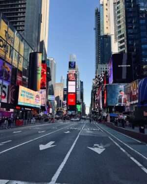Nilam Farooq Instagram - nyc dump🗽50. International Emmy Awards, habe sogar eine Laudatio gehalten. Ereignisreiche Tage, nach sieben Jahren zurück in New York (bin damals ausgewandert), irgendwie auch sehr emotional. Heute bin ich viel glücklicher und es ist so viel Gutes passiert. Danke an @filmedienrw für die Einladung.