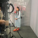 Nilam Farooq Instagram - ✨Appreciation Post für Klamotte und Styling ✨dankkeee @julianepolak fürs schüpsch machen, jedes Mal. 💋 Und jetzt die Frage aller Fragen: Kleid ist von @aligne Schuhe @ganni Schmuck @maanesten 👗- mein Herz ist erfüllt von euren Nachrichten und einer unglaublichen Quote!!! Danke!!! Es war soooo verdammt knapp. Damn, war das knapp. 😅