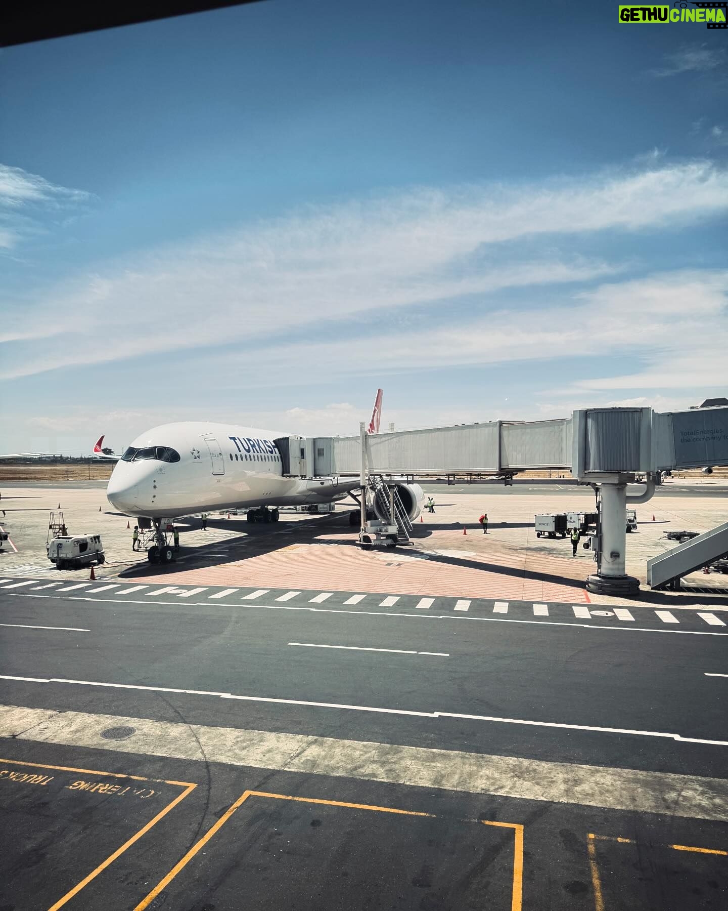 Nilam Farooq Instagram - Anzeige | Verdiente Auszeit von einfach allem in 3, 2, 1 - mit magischem Tagestrip nach Istanbul und always first choice @turkishairlines - final destination: Kapstadt. Gefühlt war mein ganzer Feed letzte Woche noch hier. Mein letztes Mal ist 8 Jahre her und ich freue mich einfach auf Kopf frei und Fernweh stillen. 🤍