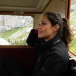 Nilam Farooq Instagram - anzeige Swiss Diary 🇨🇭 - Steilste Zahnradbahn der Welt gefahren und dann bisschen auf dem Pilatus und zwischen Felsen rumgeklettert und Aussicht genossen. Habt ihr das Highlight dazu gesehen? 🏔🇨🇭🚂 #VERLIEBTindieSCHWEIZ