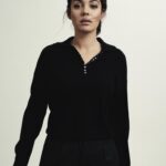 Nilam Farooq Instagram - „Ich finde es erfrischend, Leuten zu widersprechen, denen lange nicht widersprochen wurde.“ - Komplette Fotostrecke vom tollen @jonashuckstorf mit ausführlichem Interview, gibts jetzt in der neuen @emotionmagazin 🥰