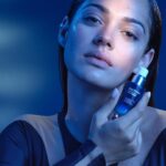 Nilam Farooq Instagram - anzeige So eine schöne Kampagne zum neuen Blue Retinol Night Serum von @biotherm - ich freue mich das Gesicht dafür sein zu dürfen. 💙 #blueretinol