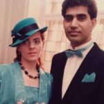 Nilam Farooq Instagram - Für Papa. du bist die letzten zwei Monate durch die Hölle gegangen und wir waren mit dir. Wir wären auch weiter mit dir durch jede Hölle gegangen und danach einmal um die Welt, so lange bis es wieder lebenswert für dich gewesen wäre. Wir müssen nicht vermuten, dass du glücklich warst, du hast es uns immer wieder gesagt. Wie sehr du Mama liebst, wie dankbar du für dieses Leben bist und wie stolz dich deine Kinder machen. Jede Woche hast du uns das gesagt. Ich weiß einfach nicht wie es gehen soll und ich vermisse dich so. Ich weiß nicht, wie ich die Tage in Zukunft schaffen soll an denen du in meiner glücklichsten Vorstellung immer dabei warst und eine Rolle gespielt hast. Ich hätte dir so gerne noch eine Freude mit ein paar Dingen in diesem Leben gemacht. Joni auch. Du weißt das und das tut am meisten weh. Wir dachten wir hätten noch oder zumindest wieder Zeit… Alles was du bist, bin ich. Ich sehe aus wie du. In jedem Leben und hätte ich noch 1000x Mal die Wahl, ich würde immer dich als meinen Papa aussuchen. Der stärkste, schlauste, respektvollste, toleranteste und dankbarste Mensch in meinem Leben, das reinste Herz und die schönste Seele - das bist du. Wenn das Wort Ehrenmann für jemanden erfunden wurde, dann für dich. Ich hoffe du bist in dem Paradies von dem du dein Leben lang geträumt und erzählt hast. Ich hoffe du bist stolz auf dich, dass du in dieser Welt bei niemandem Groll oder offene Rechnungen hinterlassen hast. Ich hoffe du passt auf Mama, Joni und mich und alle die dazugehören auf. Ich hoffe du hast deine alte Stärke zurück. Ich hoffe dein Leid hat ein Ende. Ich hoffe du hast deine Eltern und alle anderen wiedergetroffen. Ich hoffe du weißt, dass wir bis zur letzten Sekunde bei dir waren, bis zu deinem letzten Atemzug und für immer sein werden. Ich liebe dich über alles mein Papa und ich danke dir. Ich werde mich für immer fragen, wo du gerade bist und nach jedem Zeichen Ausschau halten. Du weißt nicht wie sehr es weh tut. Bis bald, mein Papa.
