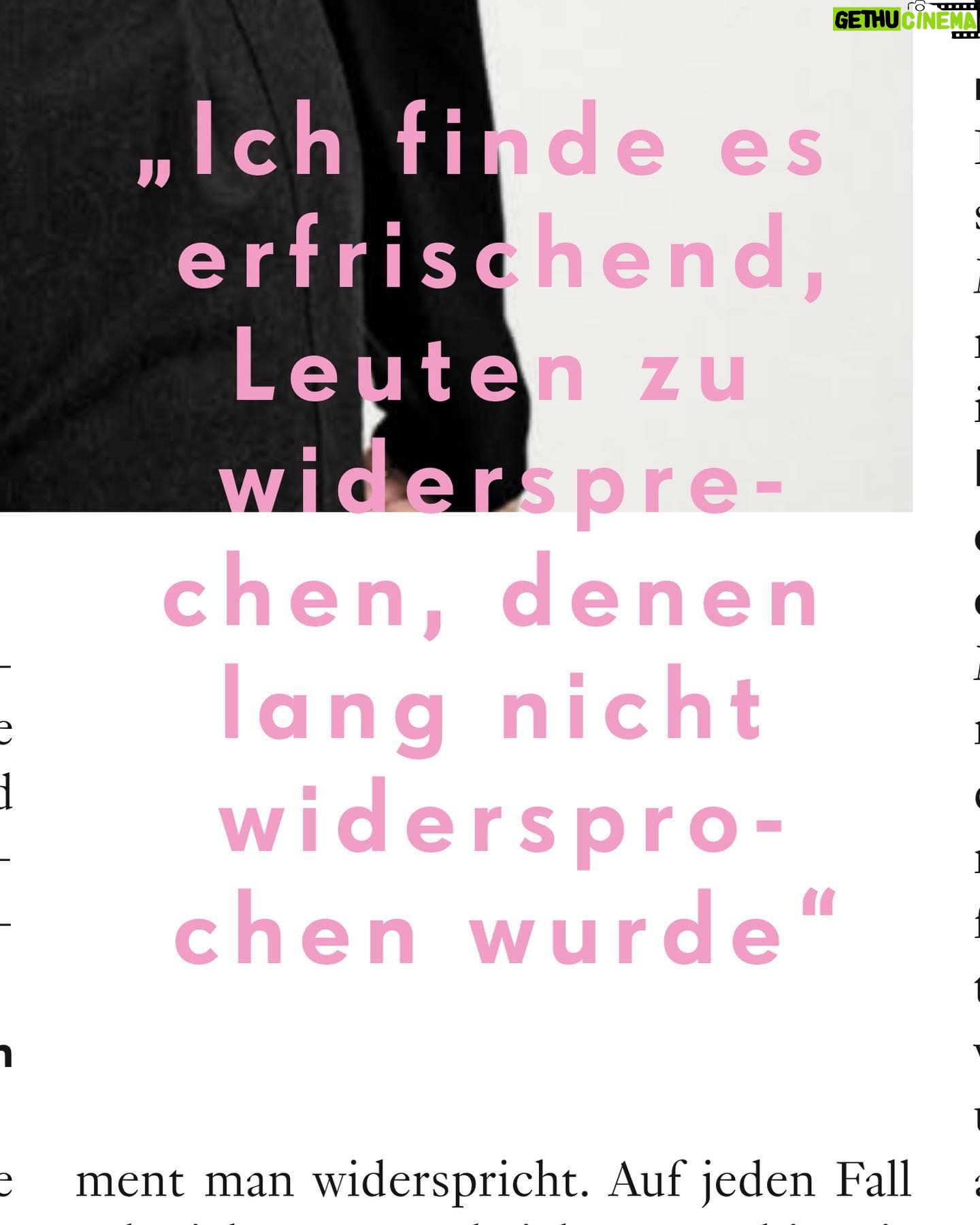 Nilam Farooq Instagram - „Ich finde es erfrischend, Leuten zu widersprechen, denen lange nicht widersprochen wurde.“ - Komplette Fotostrecke vom tollen @jonashuckstorf mit ausführlichem Interview, gibts jetzt in der neuen @emotionmagazin 🥰