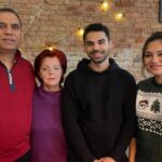 Nilam Farooq Instagram - Für Papa. du bist die letzten zwei Monate durch die Hölle gegangen und wir waren mit dir. Wir wären auch weiter mit dir durch jede Hölle gegangen und danach einmal um die Welt, so lange bis es wieder lebenswert für dich gewesen wäre. Wir müssen nicht vermuten, dass du glücklich warst, du hast es uns immer wieder gesagt. Wie sehr du Mama liebst, wie dankbar du für dieses Leben bist und wie stolz dich deine Kinder machen. Jede Woche hast du uns das gesagt. Ich weiß einfach nicht wie es gehen soll und ich vermisse dich so. Ich weiß nicht, wie ich die Tage in Zukunft schaffen soll an denen du in meiner glücklichsten Vorstellung immer dabei warst und eine Rolle gespielt hast. Ich hätte dir so gerne noch eine Freude mit ein paar Dingen in diesem Leben gemacht. Joni auch. Du weißt das und das tut am meisten weh. Wir dachten wir hätten noch oder zumindest wieder Zeit… Alles was du bist, bin ich. Ich sehe aus wie du. In jedem Leben und hätte ich noch 1000x Mal die Wahl, ich würde immer dich als meinen Papa aussuchen. Der stärkste, schlauste, respektvollste, toleranteste und dankbarste Mensch in meinem Leben, das reinste Herz und die schönste Seele - das bist du. Wenn das Wort Ehrenmann für jemanden erfunden wurde, dann für dich. Ich hoffe du bist in dem Paradies von dem du dein Leben lang geträumt und erzählt hast. Ich hoffe du bist stolz auf dich, dass du in dieser Welt bei niemandem Groll oder offene Rechnungen hinterlassen hast. Ich hoffe du passt auf Mama, Joni und mich und alle die dazugehören auf. Ich hoffe du hast deine alte Stärke zurück. Ich hoffe dein Leid hat ein Ende. Ich hoffe du hast deine Eltern und alle anderen wiedergetroffen. Ich hoffe du weißt, dass wir bis zur letzten Sekunde bei dir waren, bis zu deinem letzten Atemzug und für immer sein werden. Ich liebe dich über alles mein Papa und ich danke dir. Ich werde mich für immer fragen, wo du gerade bist und nach jedem Zeichen Ausschau halten. Du weißt nicht wie sehr es weh tut. Bis bald, mein Papa.