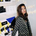 Nilam Farooq Instagram - anzeige 🧖🏼‍♀️💙… when in munic with @hairrituelbysisley and @lottermannfuentes … in fact, i never wanted to wash my hair again after my treatment … ! 😎#hairrituelbysisley
