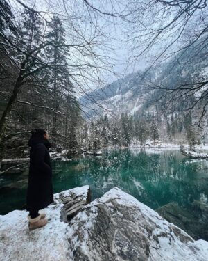 Nilam Farooq Instagram - 💙 - kleiner Kontrast zu vor zwei Wochen noch. Aber auch einfach wunderschön. Berge oder Strand?