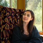 Nilam Farooq Instagram - anzeige Swiss photo dump 🇨🇭 1-3 Nostalgie Zug gefahren 🤩 4-5 Blumen bei schönster Wanderung gepflückt 💐 6-7 Glacier-Express genossen 🛤 Ihr findet jetzt auch ein Schweiz Highlight vom Trip auf meinem Profil, wo ihr quasi nochmal mitreisen könnt. Schon gesehen? :) #VERLIEBTindieSCHWEIZ