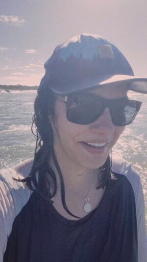 Nilam Farooq Instagram - Hach, ich hätte noch mindestens zwei Wochen bleiben wollen. Flora und Fauna wie in Costa Rica, habe ich bisher noch nie so gesehen. Einfach ein absoluter Traum, beeindruckend. Und, wie auch schon seit Jahren, hat mich @turkishairlines - sicher und zuverlässig ans Ziel gebracht, weil sie einfach überall hinfliegen. Und weil ich meinen Urlaub nicht online verbracht habe, ist das ein kleiner Abriss der letzten drei Wochen. Was war euer schönstes und auch euer schlimmstes Reiseziel? 🤍🇨🇷