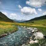 Nilam Farooq Instagram - anzeige Swiss photo dump 🇨🇭 1-3 Nostalgie Zug gefahren 🤩 4-5 Blumen bei schönster Wanderung gepflückt 💐 6-7 Glacier-Express genossen 🛤 Ihr findet jetzt auch ein Schweiz Highlight vom Trip auf meinem Profil, wo ihr quasi nochmal mitreisen könnt. Schon gesehen? :) #VERLIEBTindieSCHWEIZ