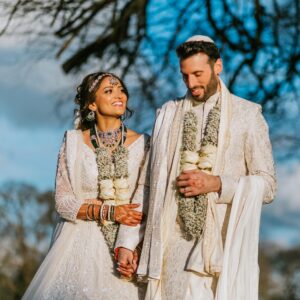 Nimisha Mehta Instagram - Here’s looking at you, kid… for the rest of my life 🤍

Beautifully captured with the magnificent light in the back by @roshniweddingphotography 

#iykyk #NimFoundHerSolMate #HinJew #HinJewWedding